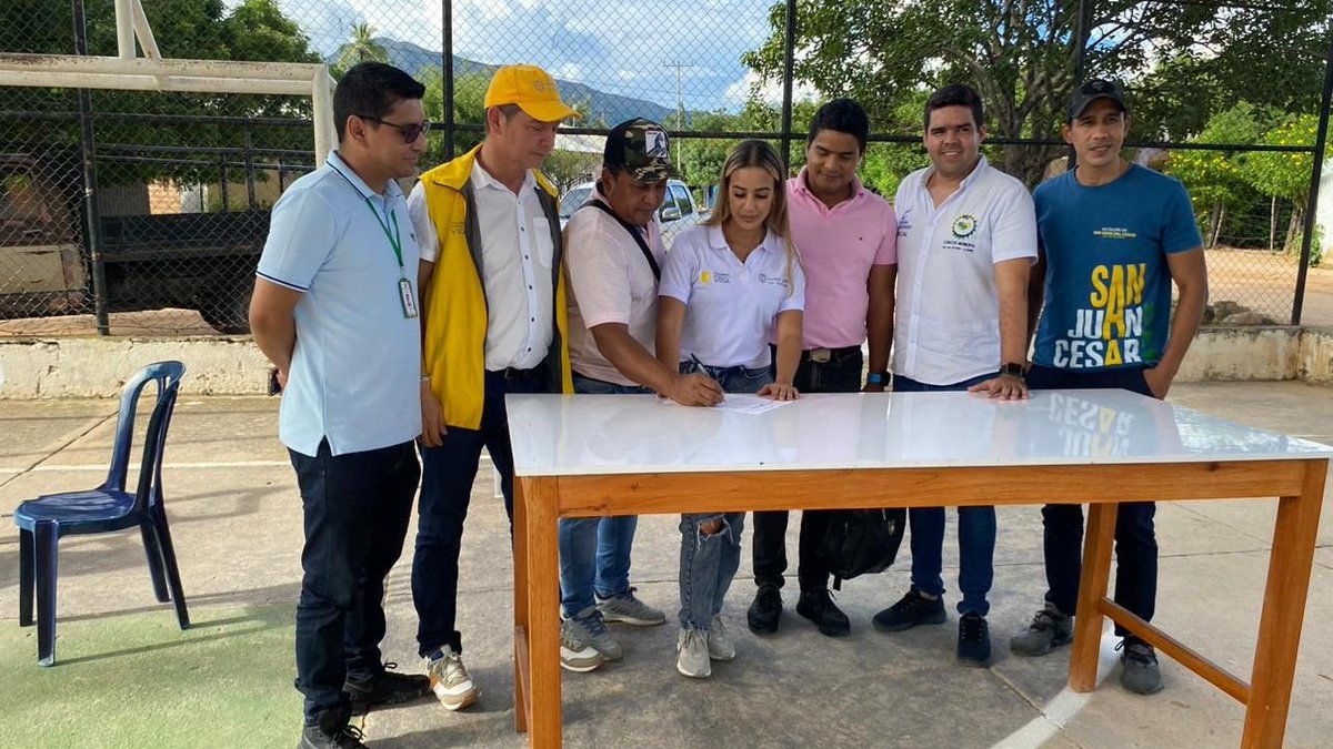 UnidadVictimas's tweet photo. En el marco de la ruta de reparación del Sujeto de Reparación Colectiva Comunidad Afrocolombiana de Curazao, en San Juan del Cesar, #LaGuajira, realizamos la jornada de validación del documento de caracterización de daños en articulación con @MinInterior. https://t.co/BRV9iqqzbH