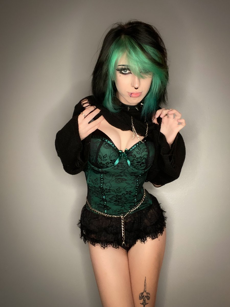 say hi if you want me in your dms c: