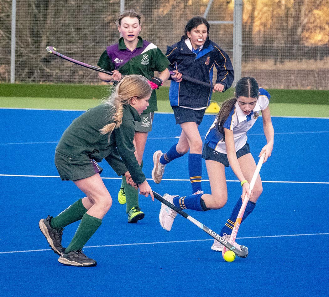 strath_sport's tweet photo. A brilliant afternoon of hockey and rugby fixtures with our friends @ArdvreckSchool 🏑🏉🔥
Lovely to see so many pupils representing the school, whilst also having lots of fun! Match teas were also a winner! 😋#PrepSchoolSport #StrathSport https://t.co/VhZ1sObH2l
