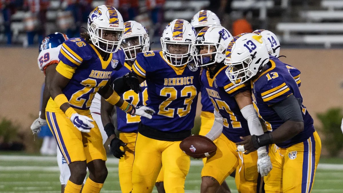 jeremiahkirk8's tweet photo. Blessed to receive a offer from Benedict College @Coach_BFarrar @AlwaysM12 @CoachWood_HCC @CoachCJ_Johnson @JUCOFFrenzy @JuCoFootballACE @HolmesccFB https://t.co/pC5FJkUWXF