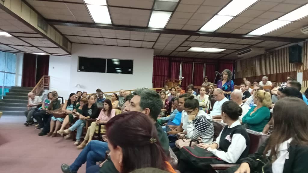 Elier Ramírez Cañedo (@islainsumisa) on Twitter photo Una oportunidad única presentar junto a Abel Prieto y Luis Morlote, el libro Fidel y la Cultura. Diálogos con los escritores, artistas e instructores de arte, de la editorial Ocean Sur, en Pinar del Río, ante una representación de ese pueblo heroico. Una oportunidad única presentar junto a Abel Prieto y Luis Morlote, el libro Fidel y la Cultura. Diálogos con los escritores, artistas e instructores de arte, de la editorial Ocean Sur, en Pinar del Río, ante una representación de ese pueblo heroico.