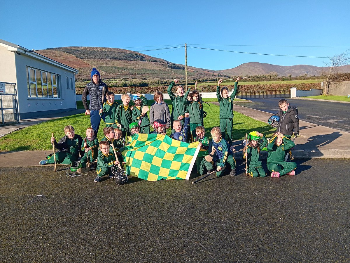 WhelanGavin's tweet photo. #MunsterFinalFever in @KilrossantyF earlier - great excitement ahead of Saturday's Provincial JHC Final, #ClubColours Day - no shortage of Hurling skills, games, movement & participation, thanks to all the pupils & staff ππβ
οΈπ @KilrossantyGAA @WaterfordGAACG #SchoolsCoaching https://t.co/yQsZeCfThd