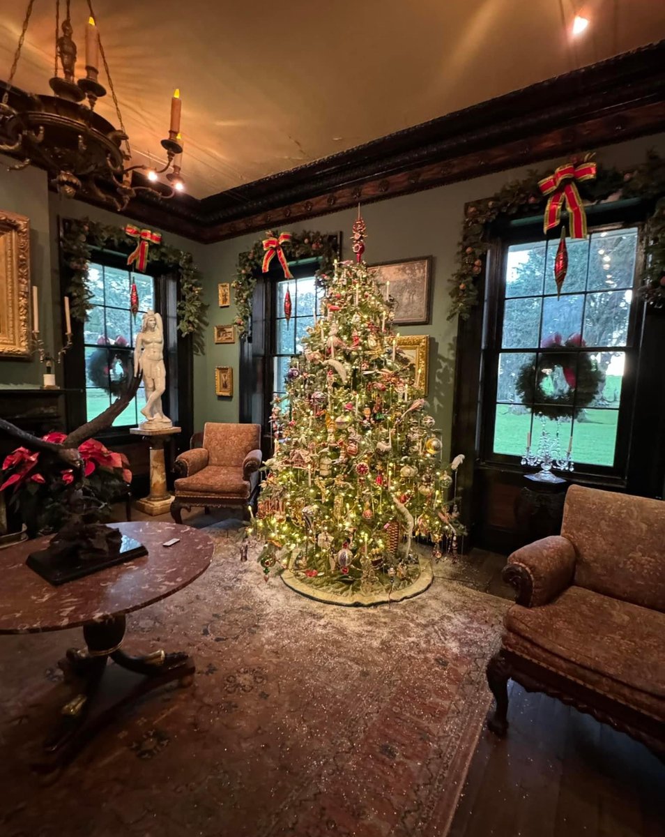 Our Christmas decorations are now complete, both inside and out! We recommend visiting around 3 PM to enjoy the beautiful displays as they transition from day to night. Don't miss the chance to take a guided tour of the House and check out the Carriage House for dinner!