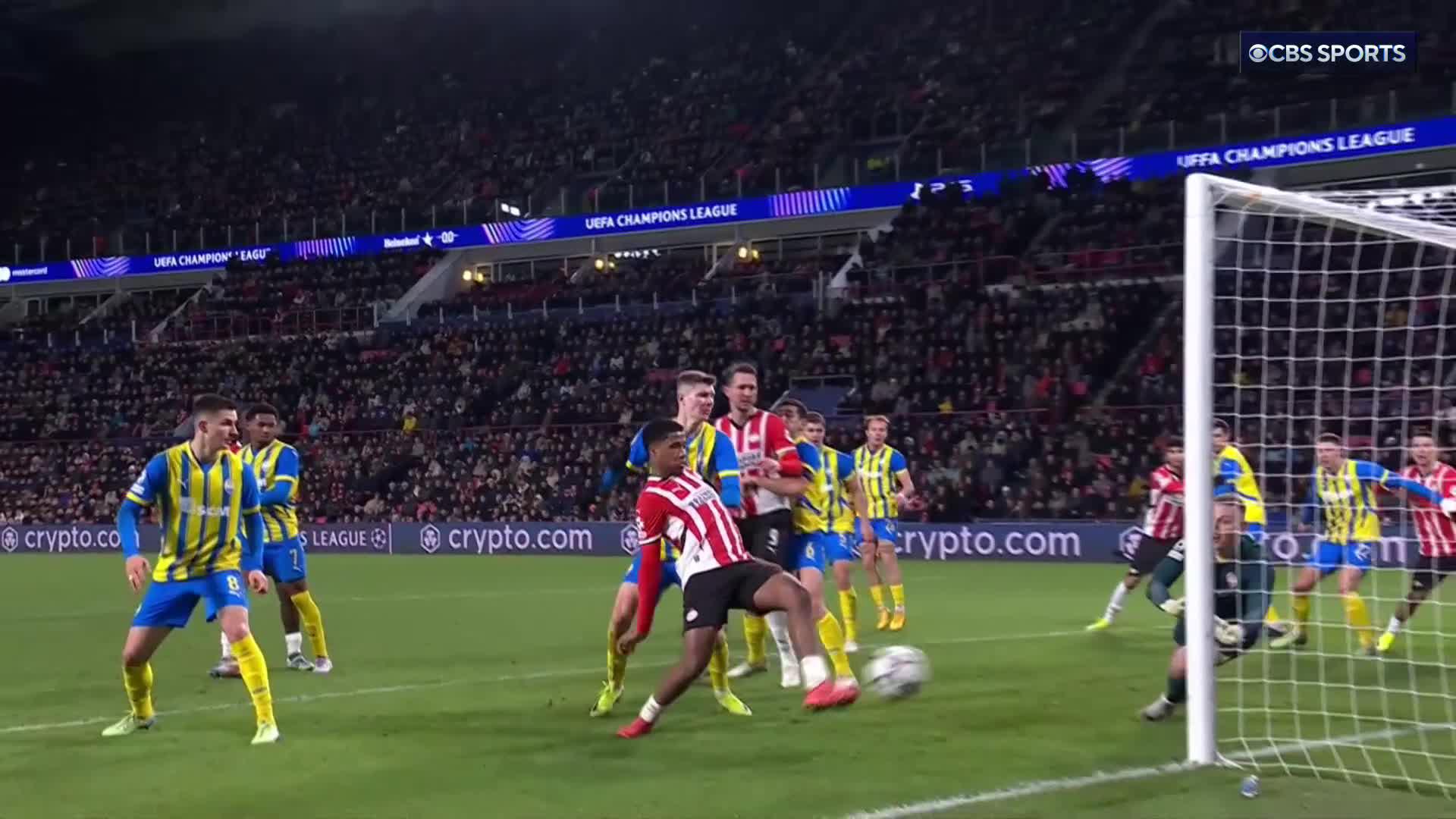 Malik Tillman sneaks one in at the near post direct from the free kick! 🇺🇸