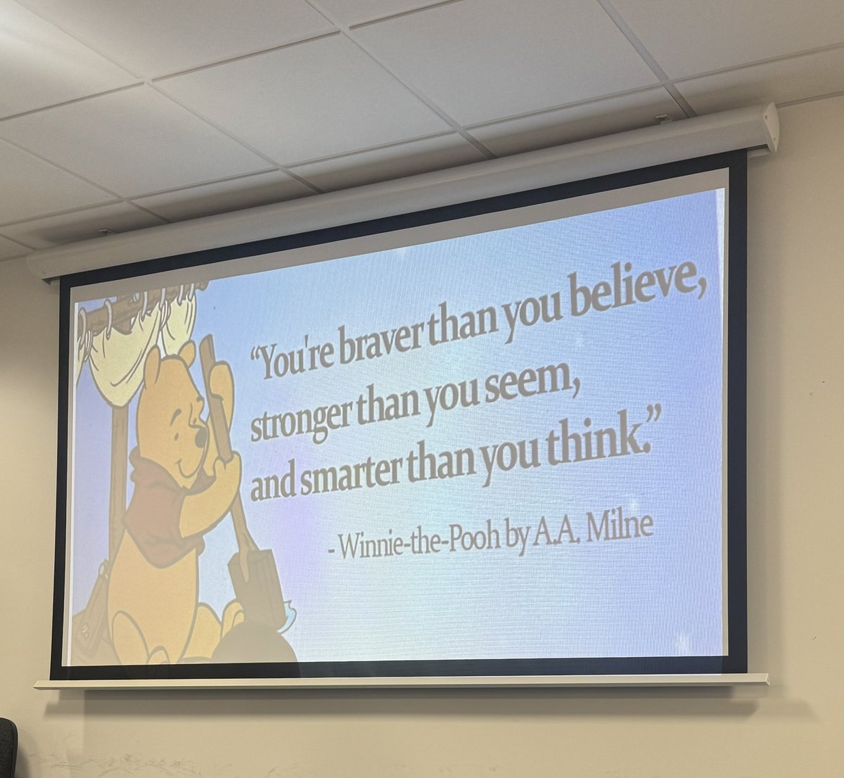 LeeAnnEM08's tweet photo. Another fantastic evening at @QUBAmbitionSONM . Official team @LCreightonRN photo taken and listening to the key note speakers @charlottemcardl & @paulfmca . #leadership #ambitiontosuccess #studentmidwife #studentnurses https://t.co/kofVbmneYu