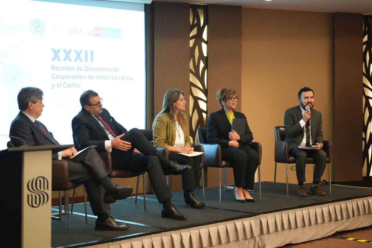 CancilleriaCol's tweet photo. Durante el panel, la directora de Cooperación Internacional resaltó la experiencia de Colombia en el sistema de gobernanza establecido a través del Sistema Nacional de Cooperación de Colombia, -SNCIC- específicamente con la inclusión de la Cooperacion Sur-Sur y triangular #CSSyT y las Comisiones Mixtas de Cooperación Técnica con el Sur Global. #SELA