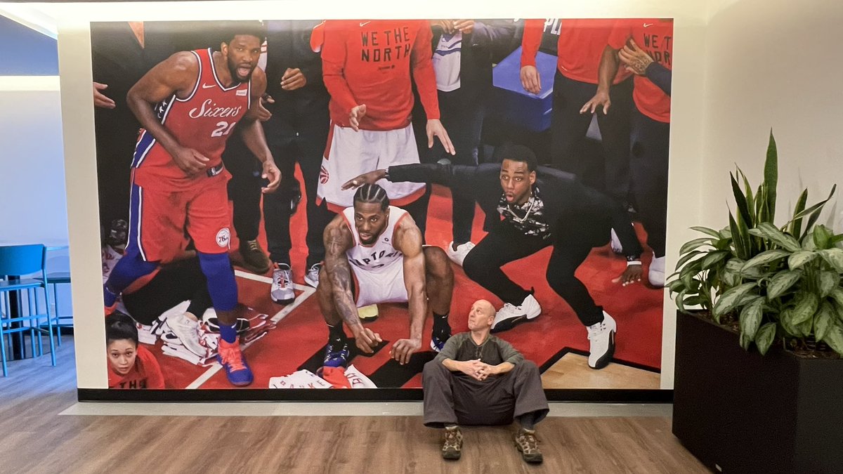 Ace photojournalist @RMadonik sits in front of a massive print of his iconic photo from 2019 - the years the <a href="/Raptors/">Toronto Raptors</a> won the <a href="/NBA/">NBA</a> championship. Remember texting him the moment I saw that photo the night it was taken. Today at the <a href="/TorontoStar/">Toronto Star</a>.