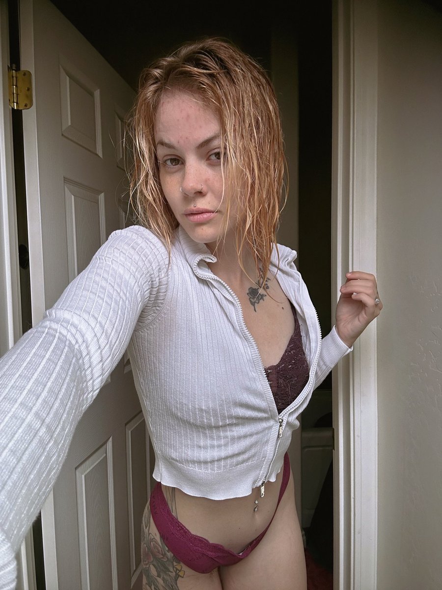 satansfae's tweet photo. Cuddling sweater weather🤍✨ https://t.co/k60ABU7aLg