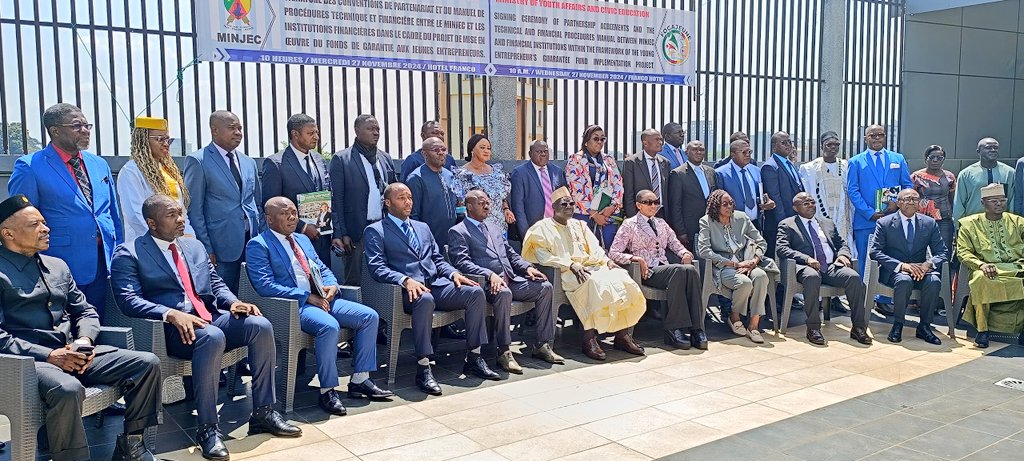 Minjec00237's tweet photo. Le ministre @MFoutsou a procédé, le 27 novembre 2024 à Yaoundé, à la signature de conventions de partenariat avec @Af_First_Bank, #UniversFinance et #CCEC pour favoriser l'entrepreneuriat jeune au Cameroun. https://t.co/lfIne4Ewdm