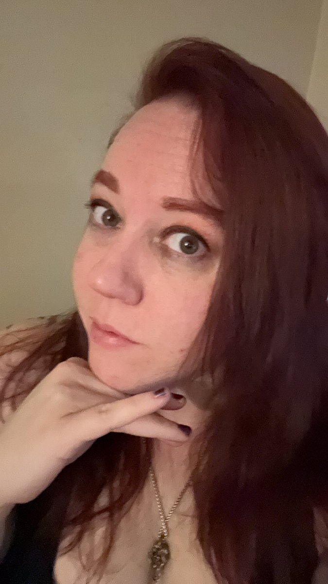 KiwithePirateVT's tweet photo. How I adore the dark reds. Feeling brand new. https://t.co/YsZiwTEtam