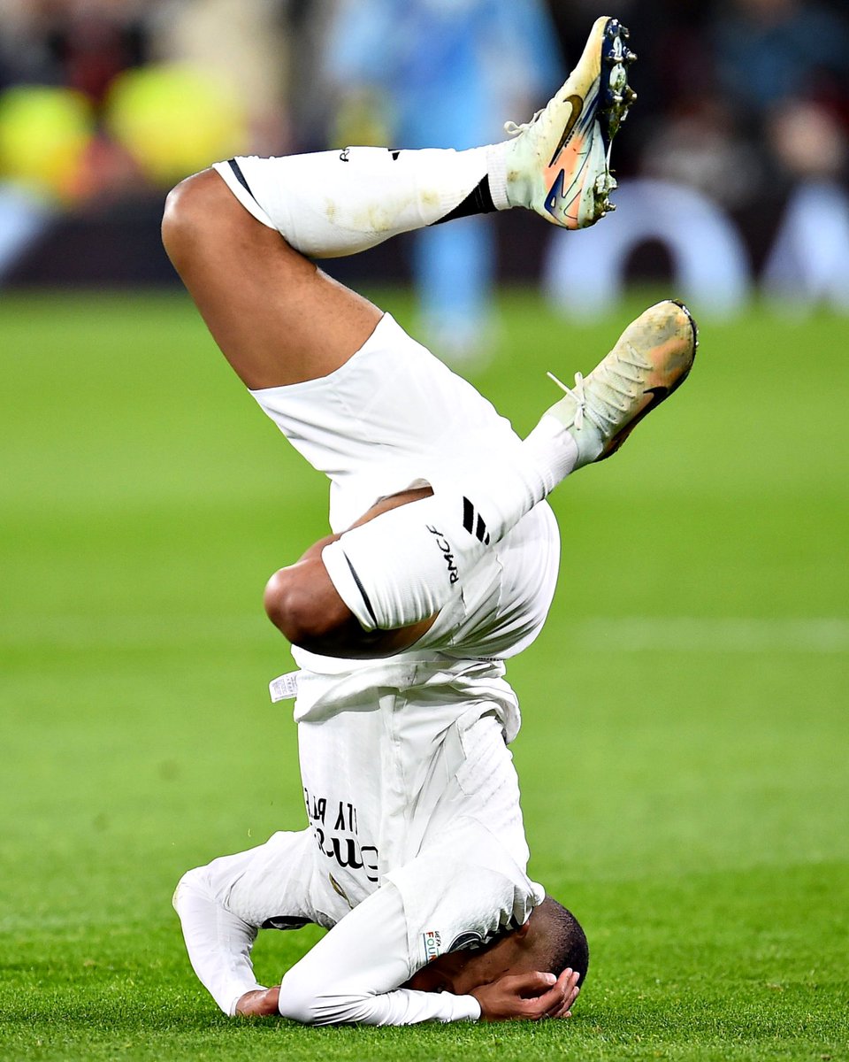 centregoals's tweet photo. 🚨🚨| Kylian Mbappe tonight vs Liverpool: 

0 chances created 
0 goals
0 assists
1 penalty missed https://t.co/H69dNpBroE