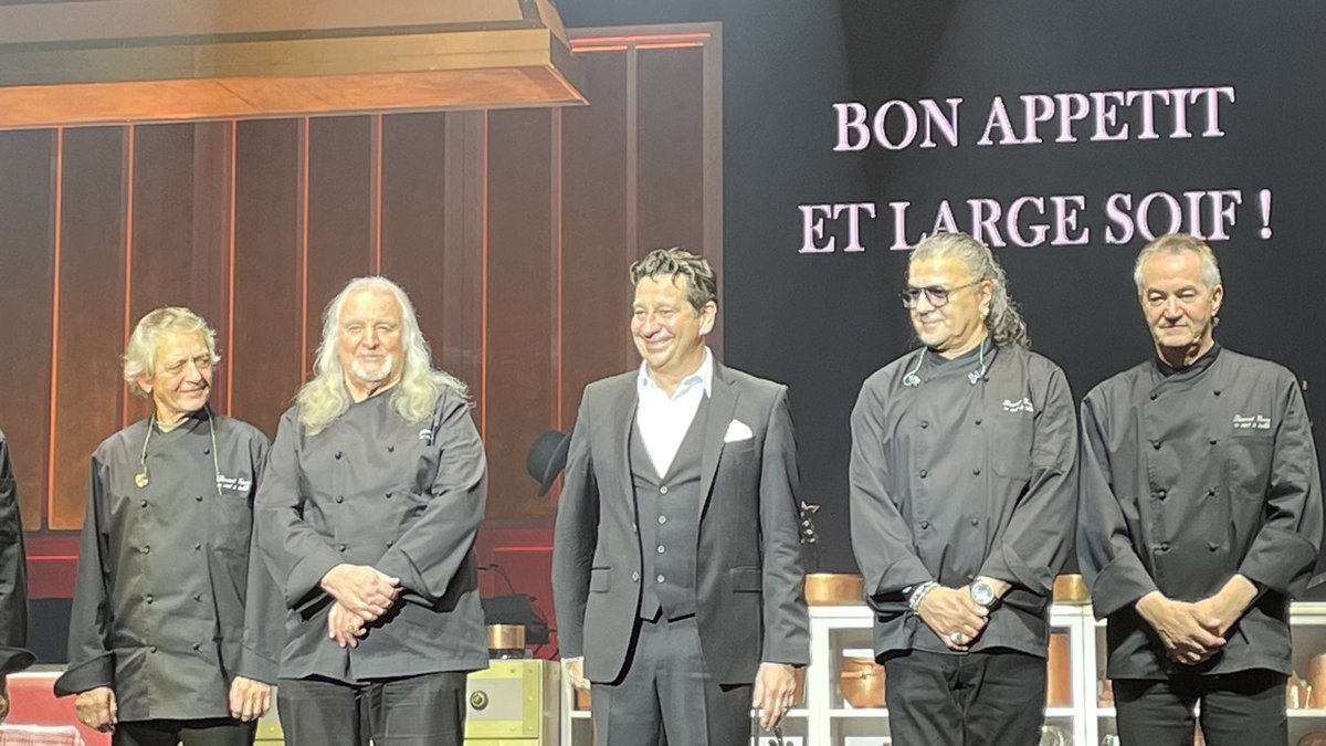 Steven Bellery (@stevenbellery) on Twitter photo Paraît qu’on ne peut plus rire de tout. Jamais vu <a href="/LaurentGerra/">Laurent Gerra</a> aussi libre et décapant. Tout le monde prend cher et c’est pour ça qu’on l’aime. « Laurent Gerra se met à table » et on ne demande qu’à se resservir. Au <a href="/leCasinodeParis/">Casino de Paris</a> jusqu’au 4 janvier. #LaurentGerra Paraît qu’on ne peut plus rire de tout. Jamais vu <a href="/LaurentGerra/">Laurent Gerra</a> aussi libre et décapant. Tout le monde prend cher et c’est pour ça qu’on l’aime. « Laurent Gerra se met à table » et on ne demande qu’à se resservir. Au <a href="/leCasinodeParis/">Casino de Paris</a> jusqu’au 4 janvier. #LaurentGerra
