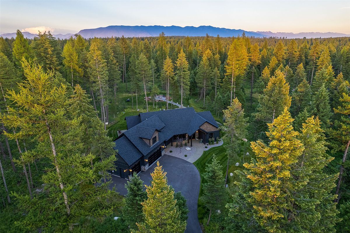 PureWestRE's tweet photo. Welcome to #WhitefishHillsVillage, in the #highlydesired home on 3+ acres of #breathtakinglandscape

1894 Whitefish Village Drive, #WhitefishMT

4 Beds / 4 Baths /3,045 Sq Ft
MLS# 30036549 / $2,895,000

Contact Jennifer Shelley - 406.249.8929

https://t.co/GRF6CwmH98

#PureWest https://t.co/w5CFhHHtE9