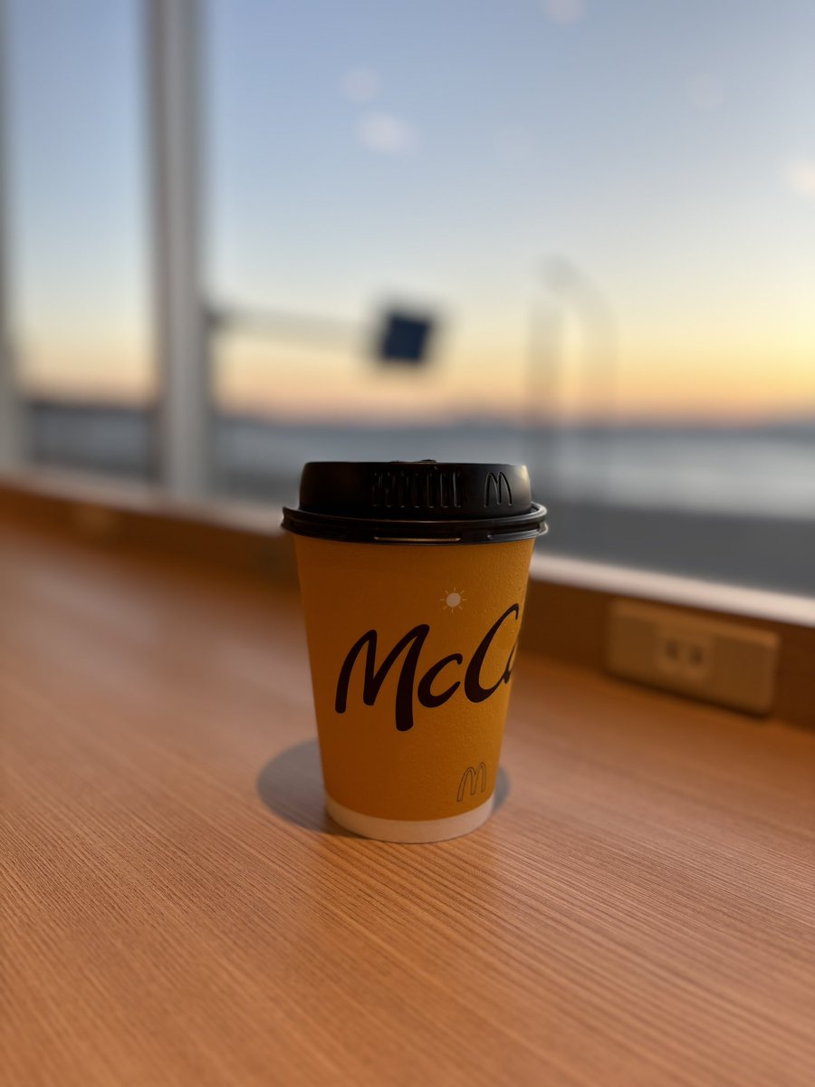 hakuna_fd's tweet photo. 朝マックしながら日の出見る🌅 https://t.co/GiaE7MNKRx