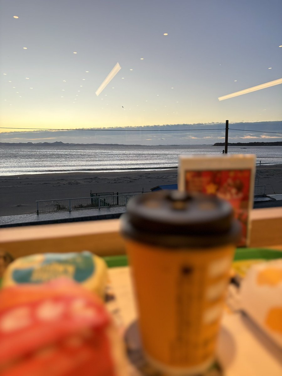 hakuna_fd's tweet photo. 朝マックしながら日の出見る🌅 https://t.co/GiaE7MNKRx
