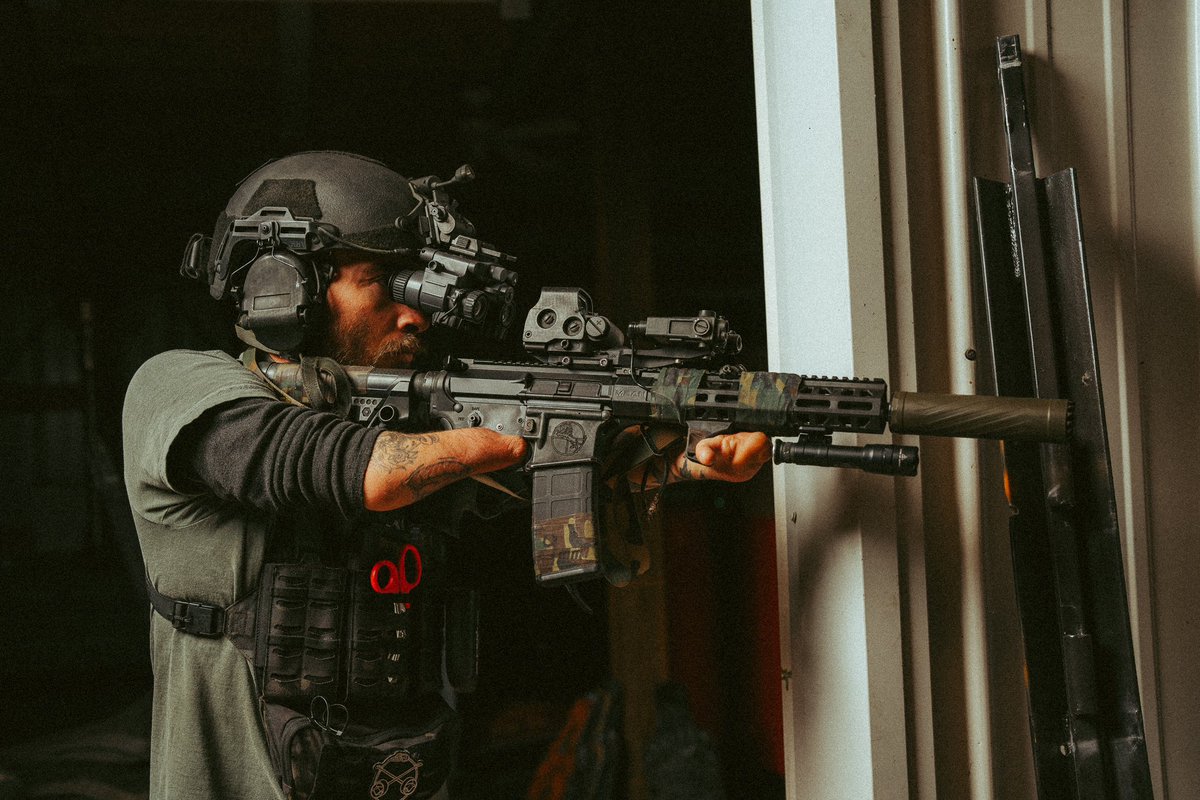 NoHandedShooter's tweet photo. Shadows move and silence speaks. The hunt begins. 

@ArmasightUSA - BNVD51

New video dropping Saturday on YouTube! Be sure to check it out if you wanna learn about Super Powers!

#intothedarkness #nightvision #noexcuses #motivated #darkness https://t.co/qGl9ic8kWj