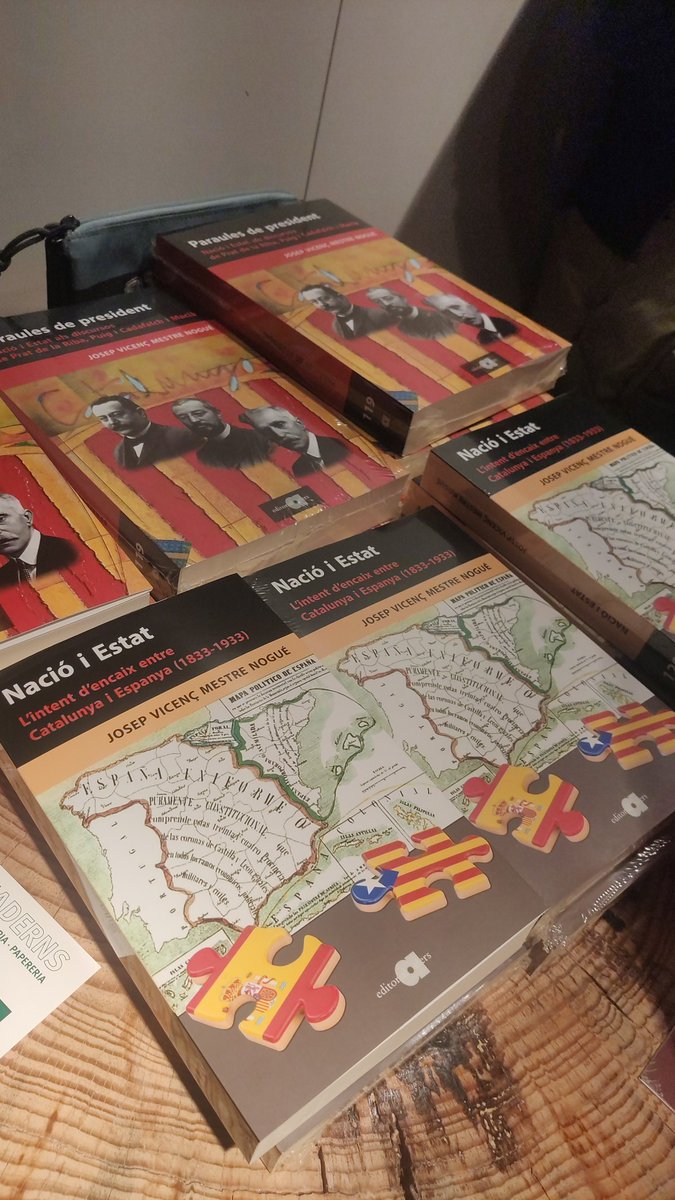 RCarnice2's tweet photo. Presentació dels llibres "Nació i Estat" i "Paraules de president" de @jvmestrenogue, a càrrec d'@arturmas a #EspaiMacià de #BorgesBlanques https://t.co/Ri8OJCxbnc