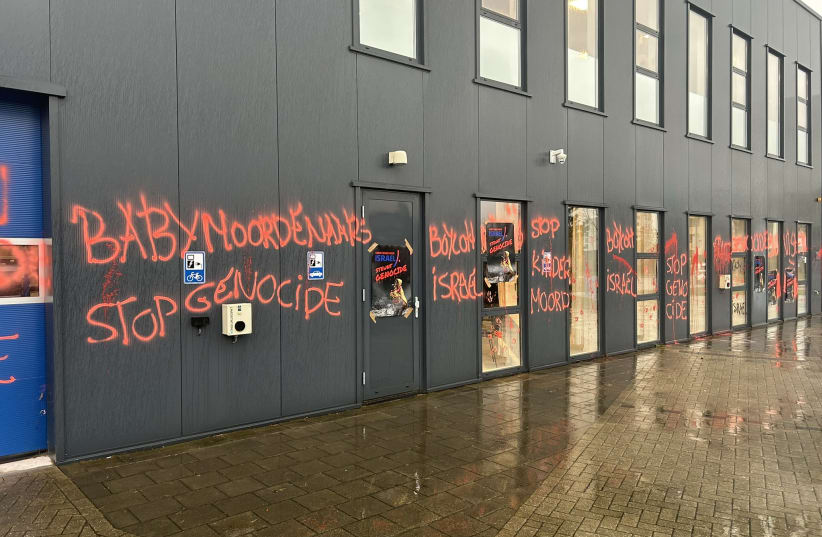 TracTerrorism's tweet image. #Environmentalists and Pro-Palestine Activists Jointly Vandalize Christians For Israel (#C4I) Organization Building with Anti-#Israel Slogans, #Nijkerk, #Netherlands
trackingterrorism.org/chatter/christ…