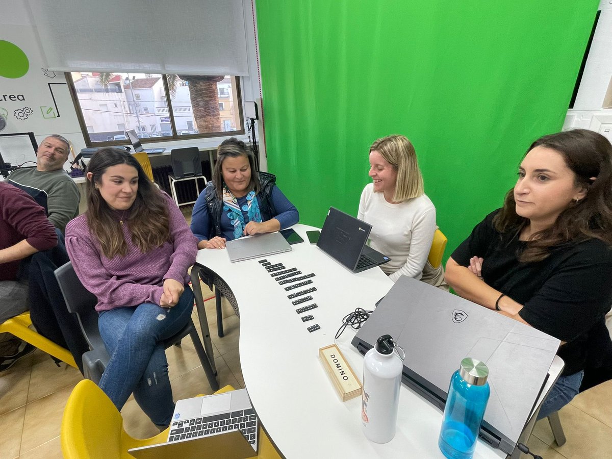 🔊 Alfabetización en el uso de la #IA para el <a href="/ceip_virgen/">CEIP Virgen de las Maravillas</a> de Cehegín. 
1️⃣ ¿Qué y cómo funciona la IA?
2️⃣ Beneficios &amp; Riesgos
3️⃣ Aplicación de IA 
4️⃣ Uso ético de IA.
5️⃣ RIA 
Ha sido un placer, mil gracias a todos 👏👏 
<a href="/Educarm/">Educarm</a> <a href="/CPRRegionMurcia/">CPR Región de Murcia</a> <a href="/scientix_es/">Scientix ES</a> <a href="/UNESCO_es/">UNESCO en español 🏛️#Educación #Ciencia #Cultura</a>