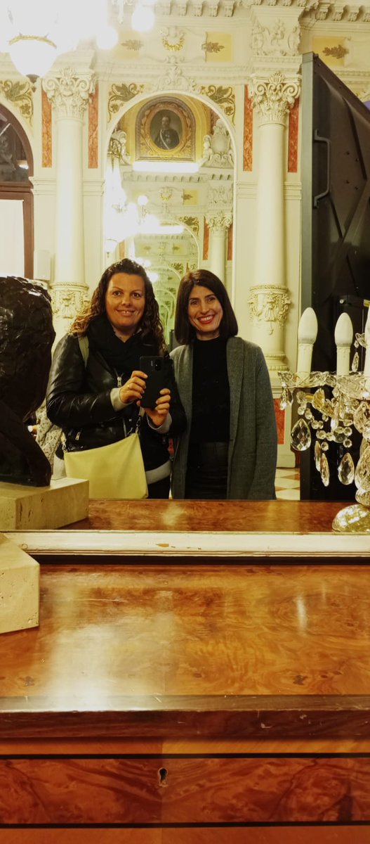 #ABROHILO (y perdón por las horas) sobre la 3ª jornada de ntro. programa formativo sobre #IA para #periodistas italianos. Los talleres, en la tarde, se han centrado en la vertiente de diseño y creatividad con IAGen y concluimos con broche muy especial. Gracias a tod@s,os cuento👇