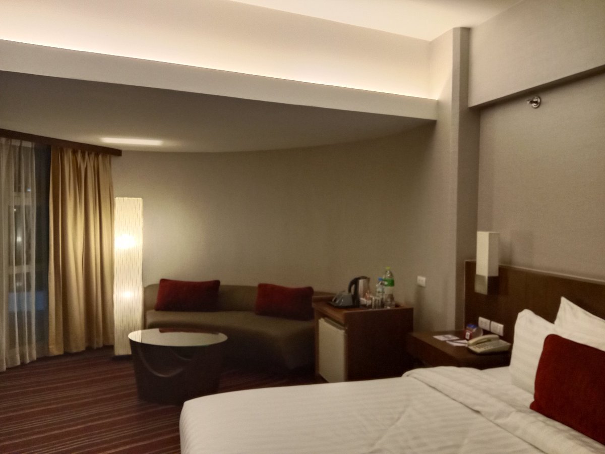 kurtbakkar's tweet photo. cozy room until December 2 at Ambassador Hotel, Bangkok Thailand. Rest, meeting, and others in between🥰🐘 https://t.co/js1S4qbHCb