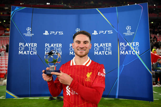 Mercado_Ingles's tweet photo. ¡Felicitaciones a Alexis Mac Allister por ser elegido POTM del partido del Liverpool vs Real Madrid por la UEFA Champions League! https://t.co/1ZeDJiSyG4