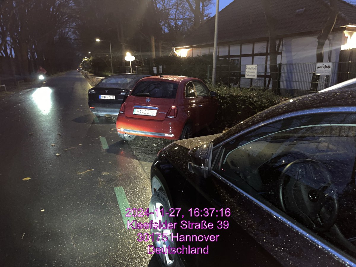 ICESonic6's tweet image. Mein Mitgefühl das In der Bundeshauptstadt gerade gefühlt jede Woche ein Radfahrerde Verkehrsteilnehmende tödlich verunglückt #SchrittZürück @CDUBerlin_AGH @SPDbenzin @spdbt @jusos  @spdberlin @CyclistsBerlin #MobilitätsGesetz #KlimaNeutral2030 #VisionZero #WeltMetropole