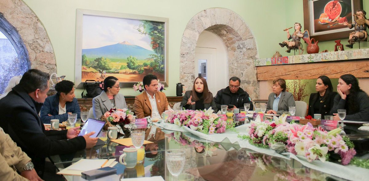 Agradezco a la gobernadora, <a href="/LorenaCuellar/">Lorena Cuéllar</a> del estado de Tlaxcala por la recepción al programa “Reconecta con La Paz”, sin lugar a dudas se nota el compromiso que tienen con las y los jóvenes. El cual forma parte de los compromisos de la presidenta <a href="/Claudiashein/">Claudia Sheinbaum Pardo</a>.

¡Muy avanzados