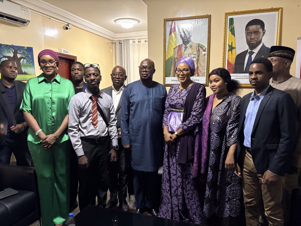 ESenega's tweet image. 🇬🇳🇸🇳🤝
En prélude au lancement officiel de la 32e Foire Internationale de Dakar (FIDAK), nous avons rencontré @sidibe_diaka , ministre du Commerce, de l’Industrie et des PME.

#FIDAK 
#AEESGS_2024