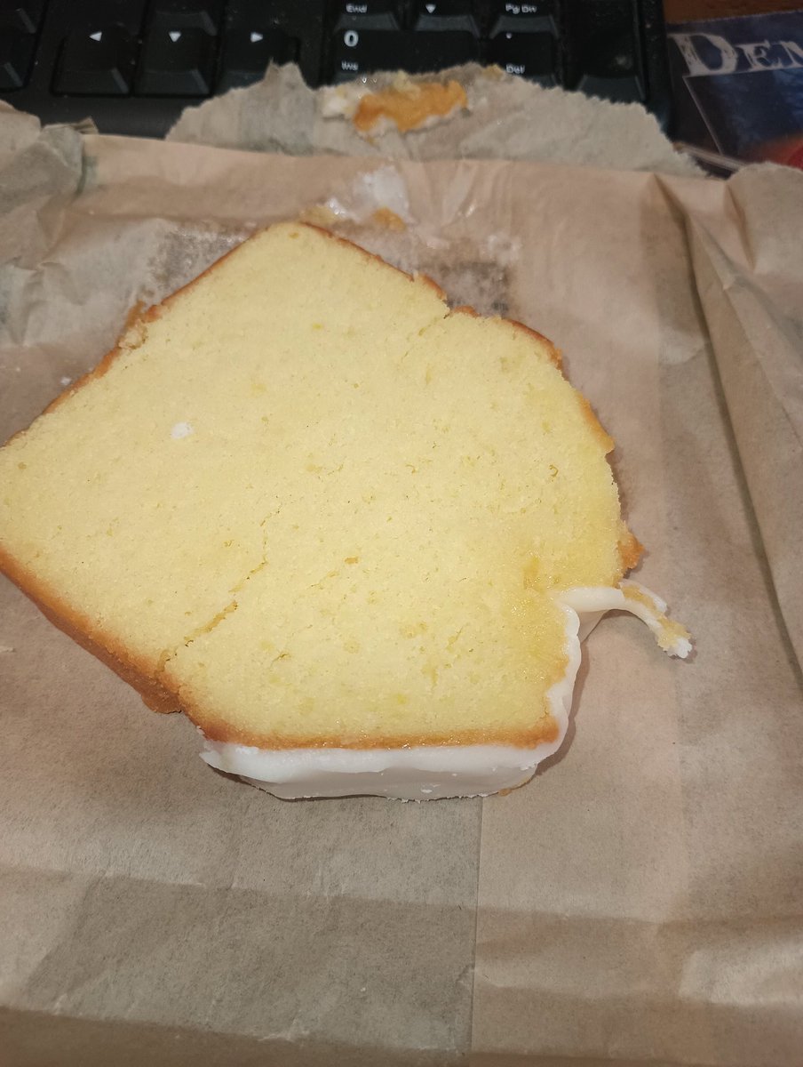 Cake_Kee_'s tweet photo. 🍋 lemon loaf .
  I like lemons 😍.
.
 It tastes like lemon cakes 🍰 
#starbucks 
#lemoncakes https://t.co/CJUGGvjoyY