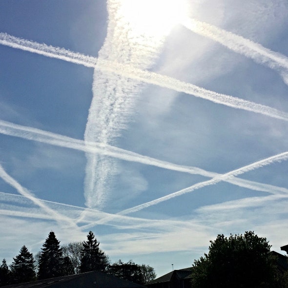 RobyMcRoney's tweet photo. Maledetti #chemtrails https://t.co/RYQicrZvDi