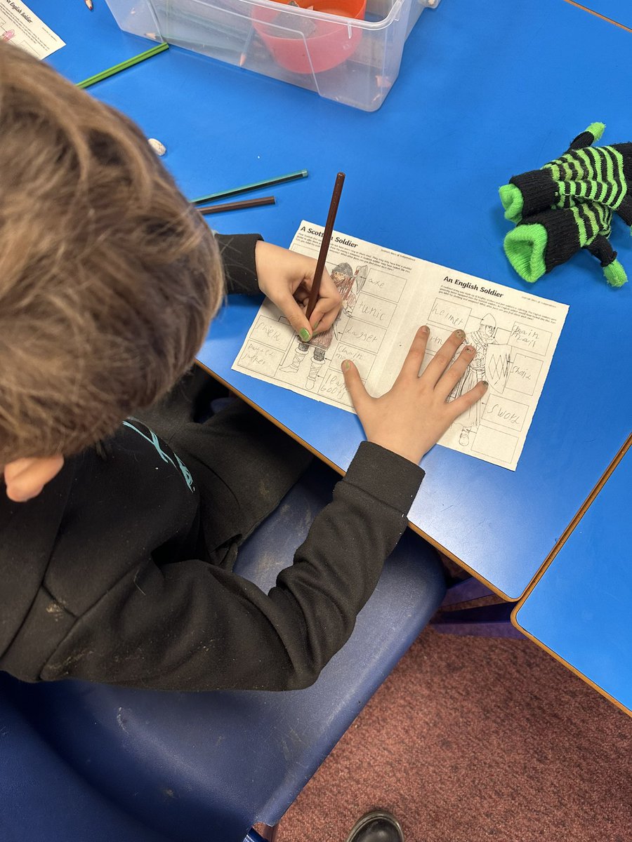 MrsSwanBX's tweet photo. We learned about the differences between Scottish & English soldiers, their clothing/armour and weapons #BPSIDL #BPSSocialStudies @BPSMrsLang https://t.co/xopSKWYi4j