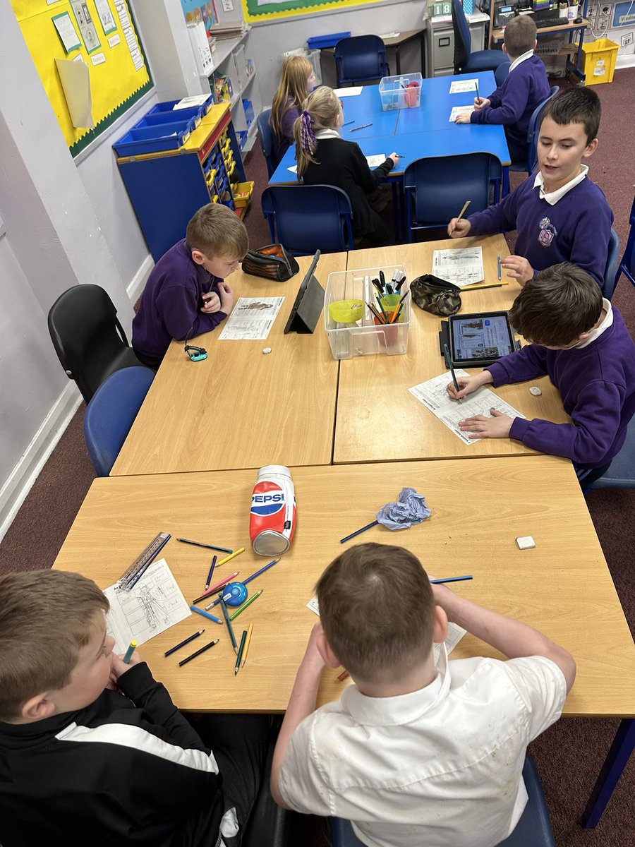 MrsSwanBX's tweet photo. We learned about the differences between Scottish & English soldiers, their clothing/armour and weapons #BPSIDL #BPSSocialStudies @BPSMrsLang https://t.co/xopSKWYi4j
