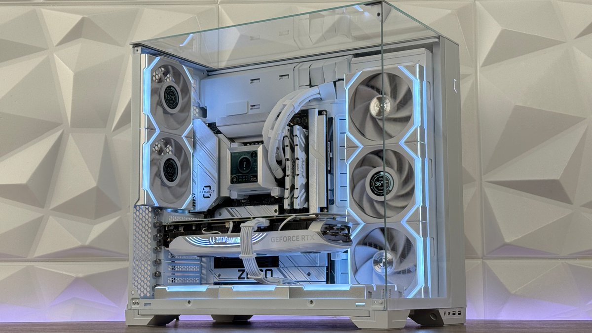 pccrazy21's tweet image. Enjoy this one! I know I did...
@GlobalLianli O11 VISION COMPACT BTF with UNI FAN SL &amp;amp; SL LCD WIRELESS, including HydroShift LCD 360 Fanless and EDGE 1000 Platinum.

Click it: youtu.be/VTnQL2gvHNk

#lianli #o11visioncompact #pcmasterrace