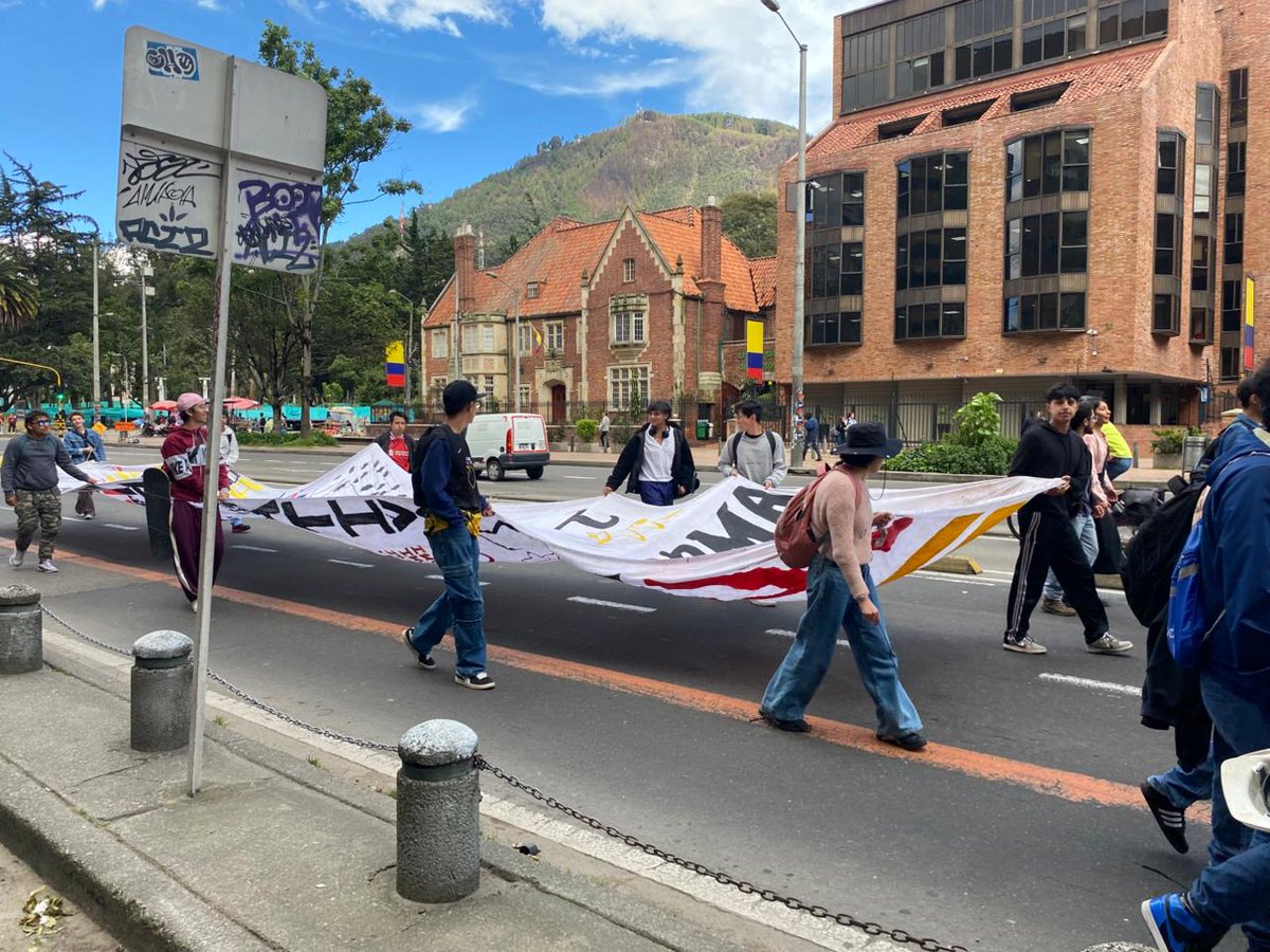 ACEU BOGOTÁ 💛❤️ (@aceu_bogota) on Twitter photo Fueron necesarios más de 20 años, muchos paros, marchas y canelazos para que hoy por fin se pueda cumplir el objetivo de reformar la <a href="/udistrital/">UniversidadDistrital</a>.
Este logro es de la comunidad organizada, de las y los estudiantes que decidieron luchar por una universidad al alcance de sus sueños Fueron necesarios más de 20 años, muchos paros, marchas y canelazos para que hoy por fin se pueda cumplir el objetivo de reformar la <a href="/udistrital/">UniversidadDistrital</a>.
Este logro es de la comunidad organizada, de las y los estudiantes que decidieron luchar por una universidad al alcance de sus sueños