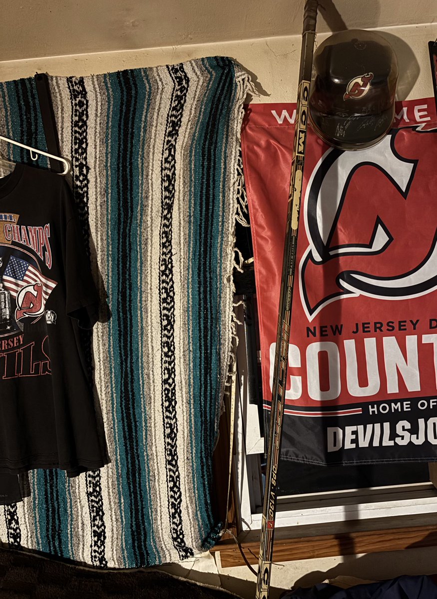 DevilsJointX's tweet photo. @TimCPeel20 Sticks out for CB! I put this very important game used stick outside my front door for #CB72 https://t.co/re26Rz0sDc