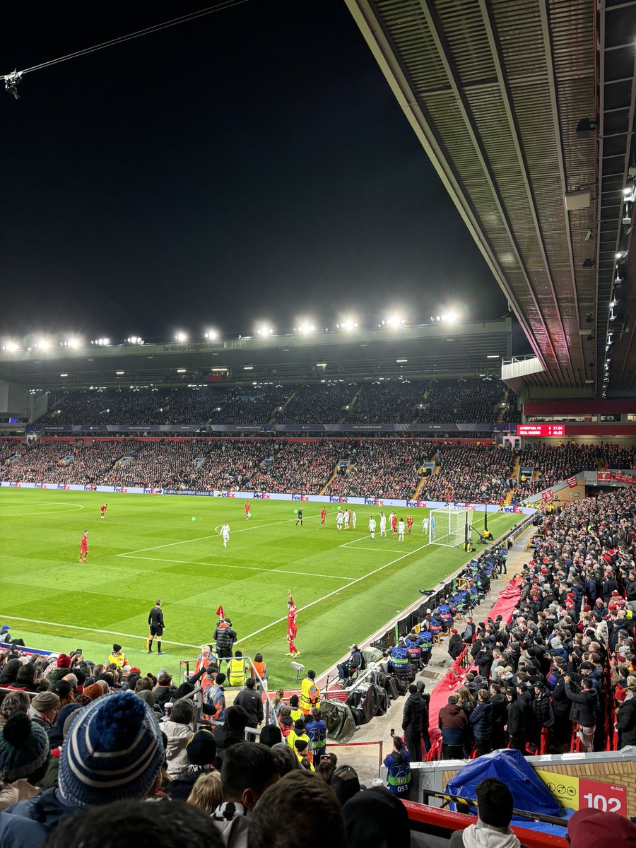 AronTJones1's tweet photo. Anfield at it’s best 🔴🔉 https://t.co/NpPYKXWP3I