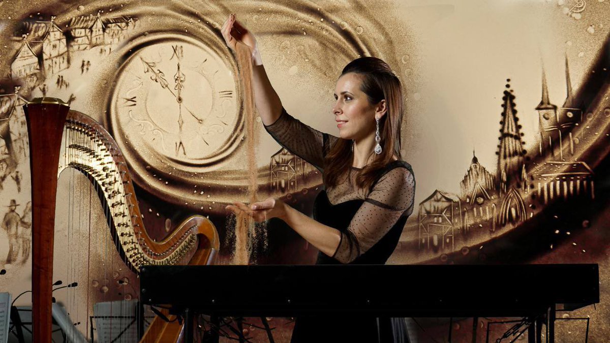 artyousand's tweet photo. Neujahrskonzert „Geschichten aus Sand“

MUSIKALISCHE LEITUNG &amp; MODERATION 🎶 Dietger Holm 
✨ SANDMALERIN Svetlana Telbukh 
🎻 Philharmonisches Orchester Bremerhaven

01.01.2025 um 17:00 Uhr
02.01.2025 um 19:30 Uhr https://t.co/QxAwdam4Sg