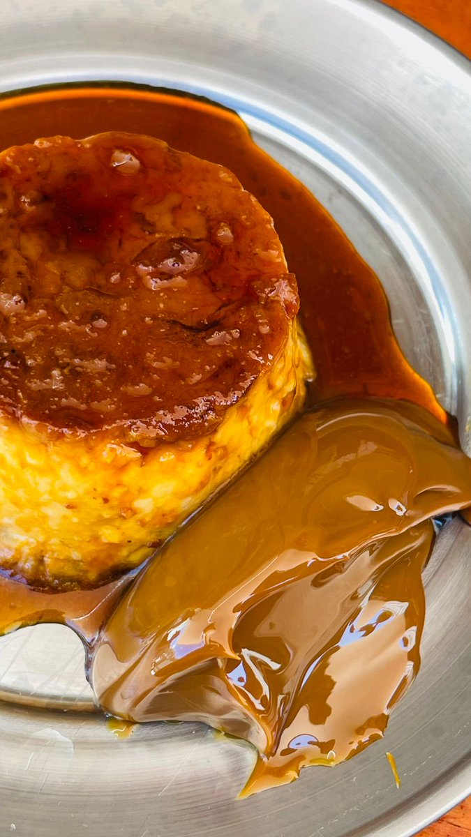 3. Flan con leche condensada y dulce de leche. Un twist mágico. $5.500