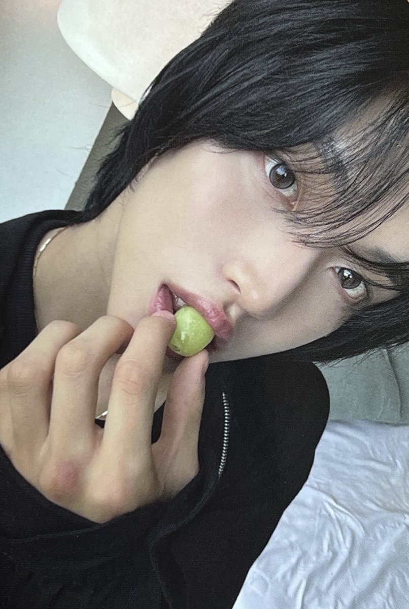 riize_wbin's tweet photo. ウォンビンのセルカスキルに乾杯 https://t.co/jaDn7g4DDe