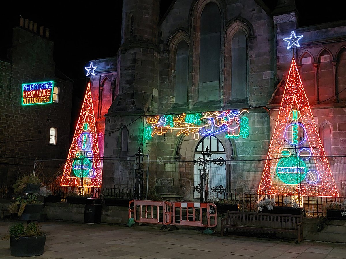 allanbw2's tweet image. I always enjoy Christmas lights of #Dunbar at this time of the year. The individual components are put together with loving care and form a very random display, without any apparent masterplan to impose order onto creativity.