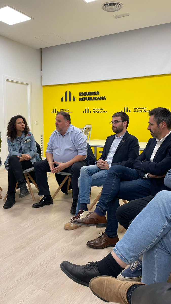 LailaGaDa's tweet photo. "Un metge savi va dir: L'Amor és la millor medicida.
Algú va preguntar:
I si no funciona?
El metge va somriure, i va respondre: 
Doncs augmenta la dosi."
Gràcies @junqueras 💛
@MDecidim https://t.co/946LnnAA4c