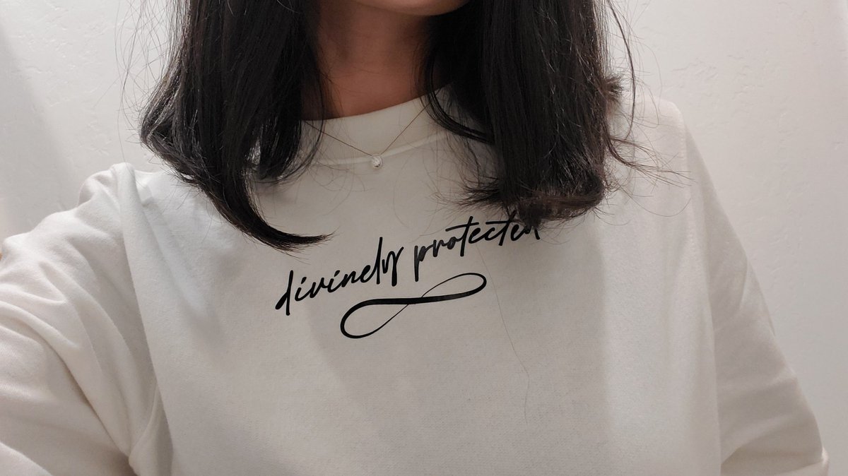 losangelesallie's tweet image. 🤍Dropping soon🤍 w #drinkjuiceLA #divinelyprotected #crewneck