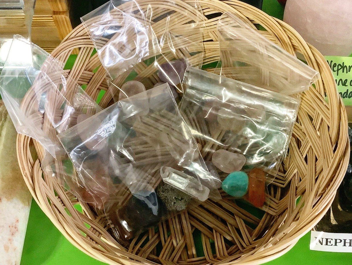 ValWellnessCntr's tweet photo. Happy Thanksgiving from the Wellness Center! Our holiday/Black Friday sales have begun🦃🛍️🎄All December long! Sales on- Whole Earth &amp; Sea products, select Doterra essential oils and more. Check out our clearance section with 50% off on gifts, pink salt lamps &amp; supplements☀️#scv https://t.co/0Ro3k4QtYK