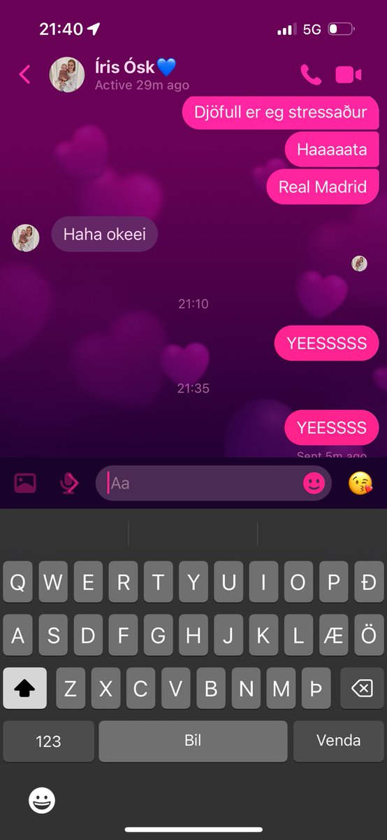 Jújú, veikur Poolari að senda á konuna sína sem gæti ekki verið meira sama.