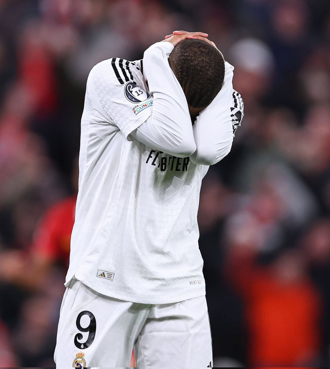 MadridUniversal's tweet photo. Heads up, Kylian. The greatest players always bounce back. We love you. https://t.co/cNcgdtafjq