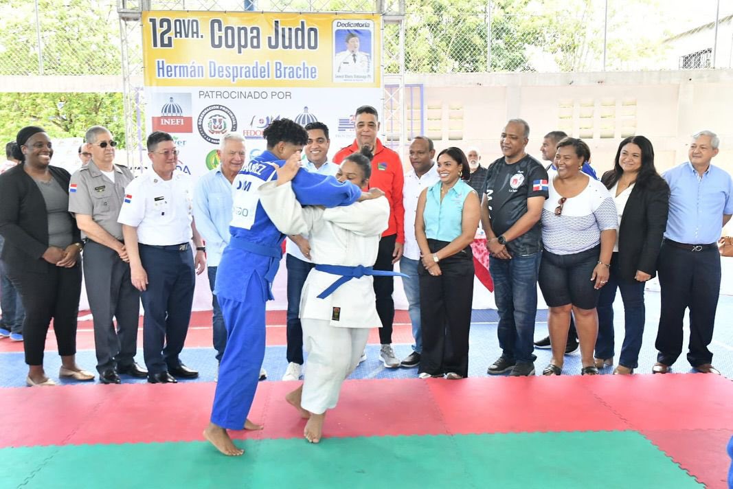 HablemosClarodr's tweet photo. @fox_kara_ Kelvin Cruz ha demostrado que el deporte puede ser un motor de cambio. Estos #100DíasDeDeportes son un ejemplo de eso 💪 #KelvinCruz100Dias https://t.co/nYCRflHwL8