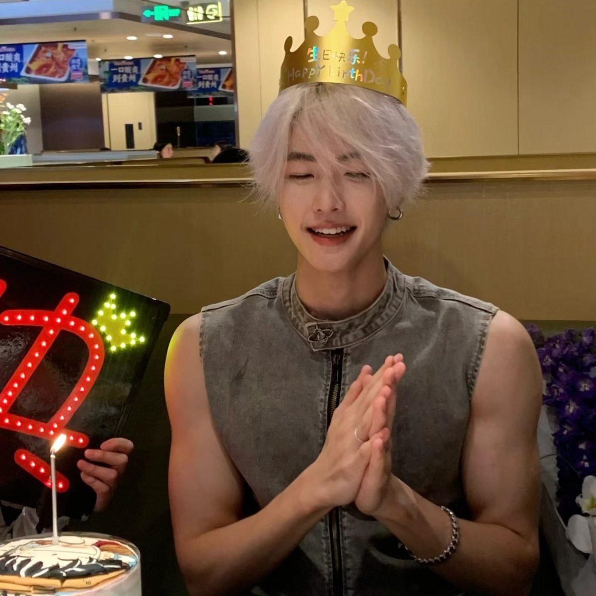 ᅟᅟᅟᅟ
ᅟᅟᅟᅟ             '✦  𝗼𝗼𝗉𝗌 𝗂𝗍'𝗌 𝗺𝗒
ᅟᅟᅟᅟ             🎂 ❪.𝖻𝗂𝗋𝗍𝗁𝗱𝖺𝗒.❫ #&amp;.
ᅟᅟᅟᅟᅟᅟ