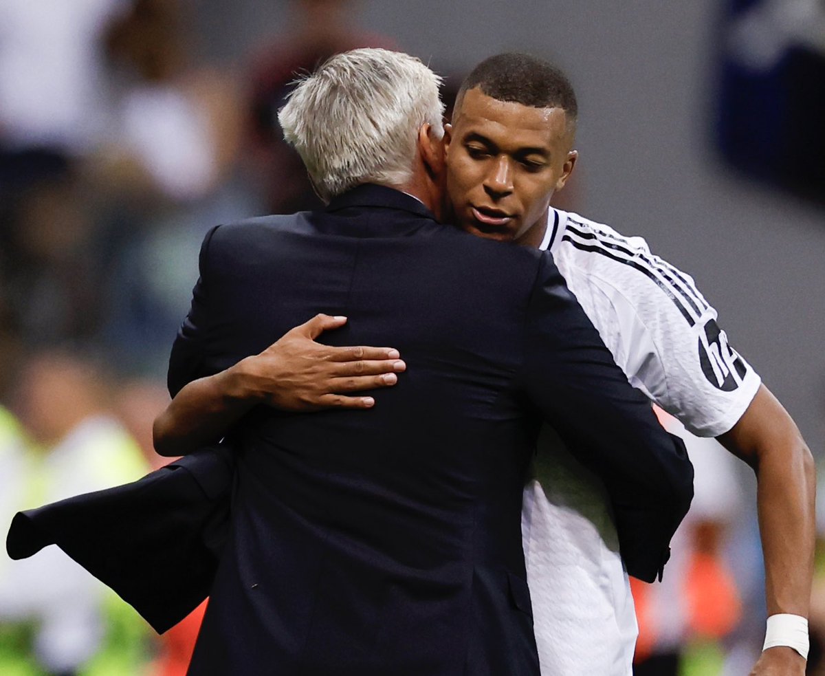 FabrizioRomano's tweet photo. 🤍🫂 Ancelotti: “Mbappé has all of our support and he will soon turn the situation around” 👊🏻

“Mbappé is an extraordinary player, we must be patient. He's doing well and adapting well. We are with him”. https://t.co/BO1HmmwTpN