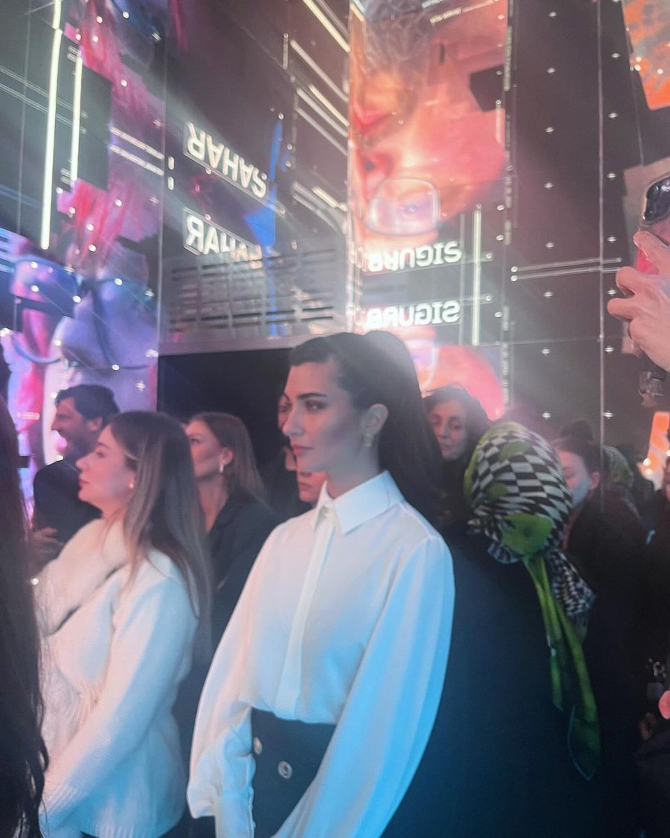 MrtaNagy3's tweet photo. Tuba IG: @turkishairlines @refikanadol
#innerportrait #TubaBüyüküstün 🩵👑 https://t.co/33F1KhHZny